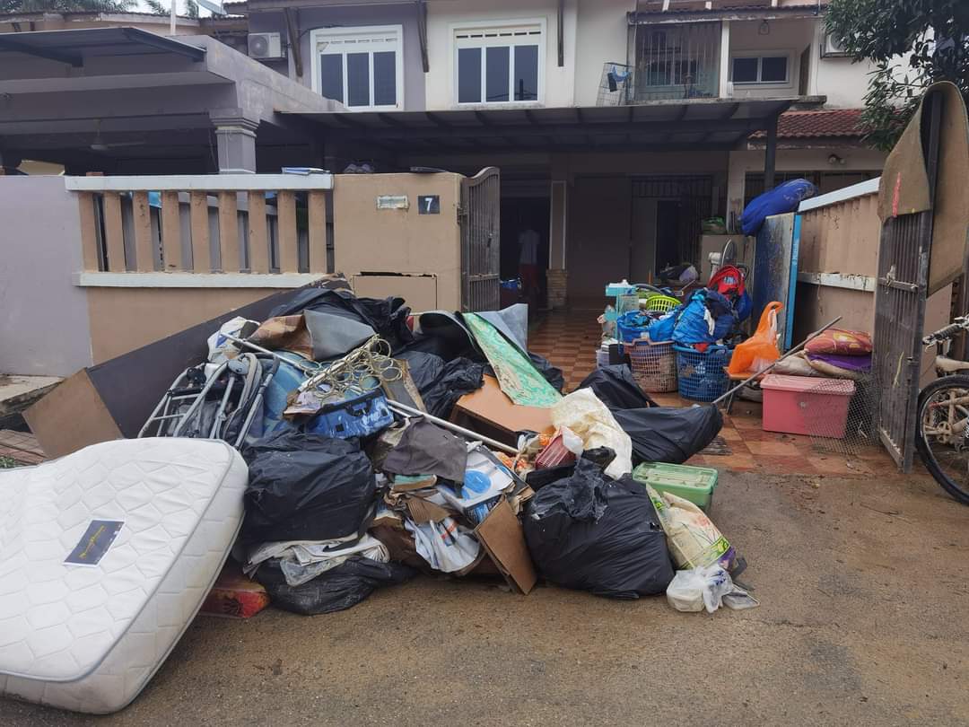 Keadaan rumah Pn Rosnawati selepas banjir surut